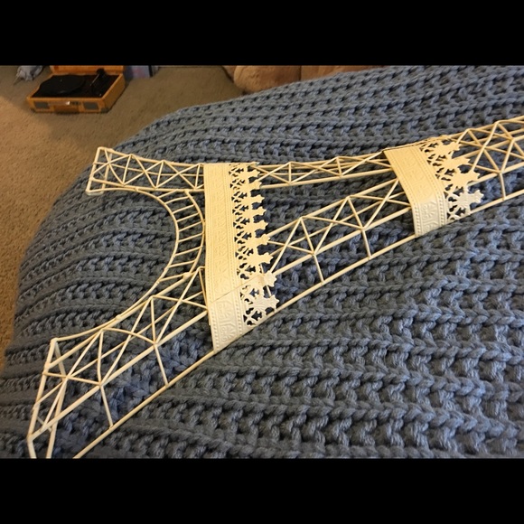 Yellow Eiffel tower decoration - Picture 2 of 4